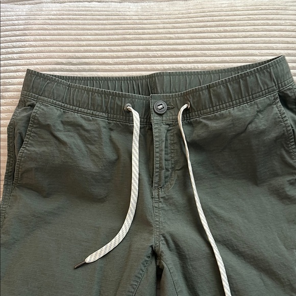 Vuori color is a combination of a charcoal gray, and an army green Women's Pants - Picture 3 of 4